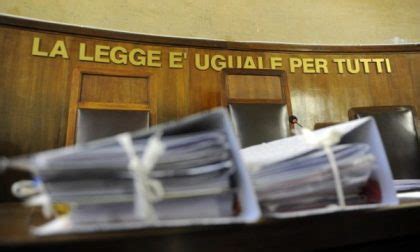 stupro di gruppo|Stupro di gruppo, il giudice: 'Accaniti sulla ragazza' .